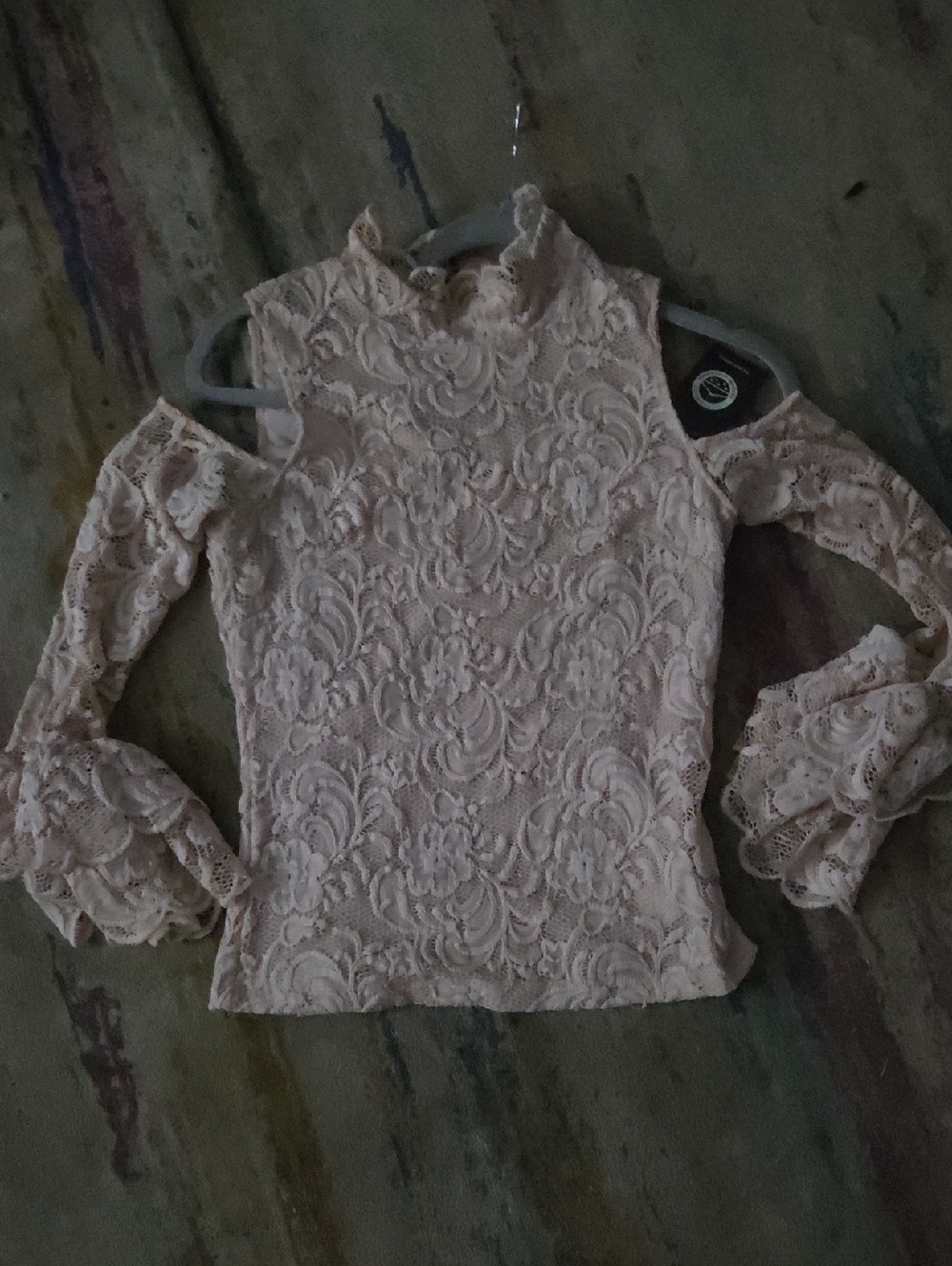 BEBE VINTAGE CUT OUT SHOULDER FLARE SLEEVE FITTED LACE TOP